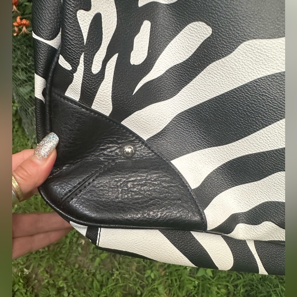 Ny&C Gorgeous Large Zebra Print Tote, Love This B… - image 6